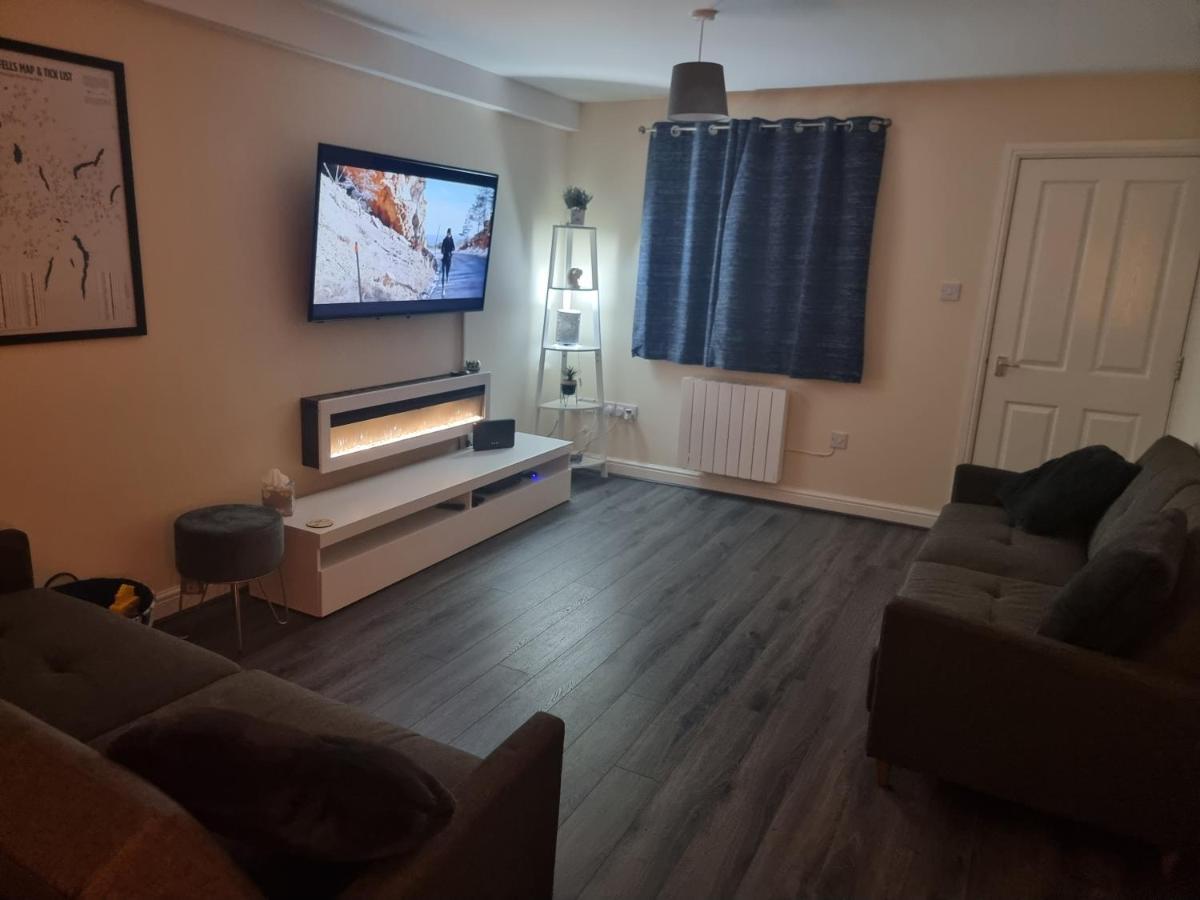 Impeccable Beachfront 2-Bed Cottage In סנט ביז מראה חיצוני תמונה