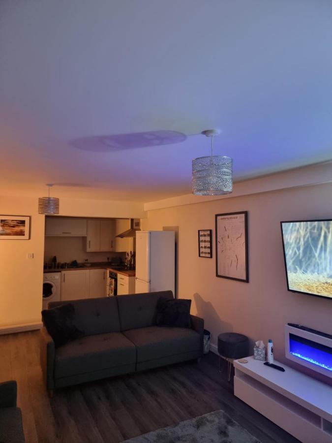 Impeccable Beachfront 2-Bed Cottage In סנט ביז מראה חיצוני תמונה